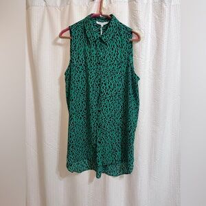 Sleeveless leopard print shirt